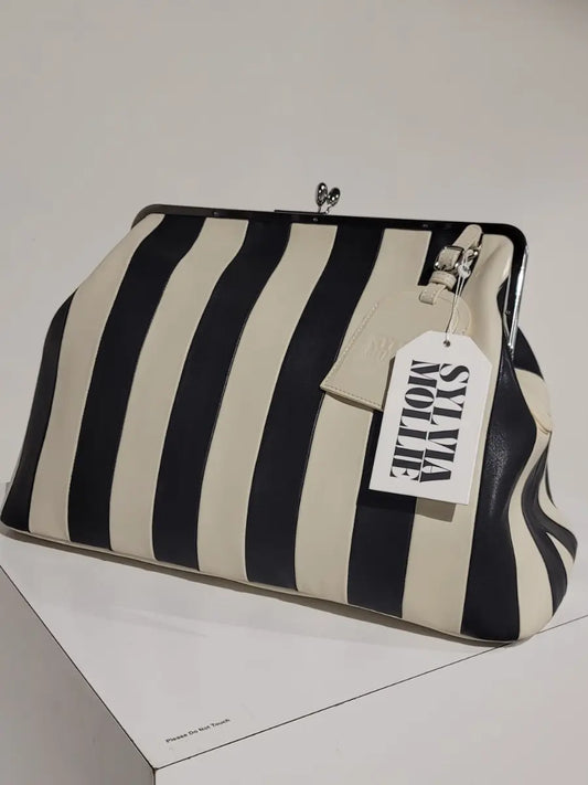 Leather Kisslock Frame Bag voguety