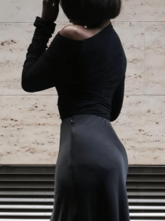Sleek Black Fitted Top With One-Shoulder Detail laseze