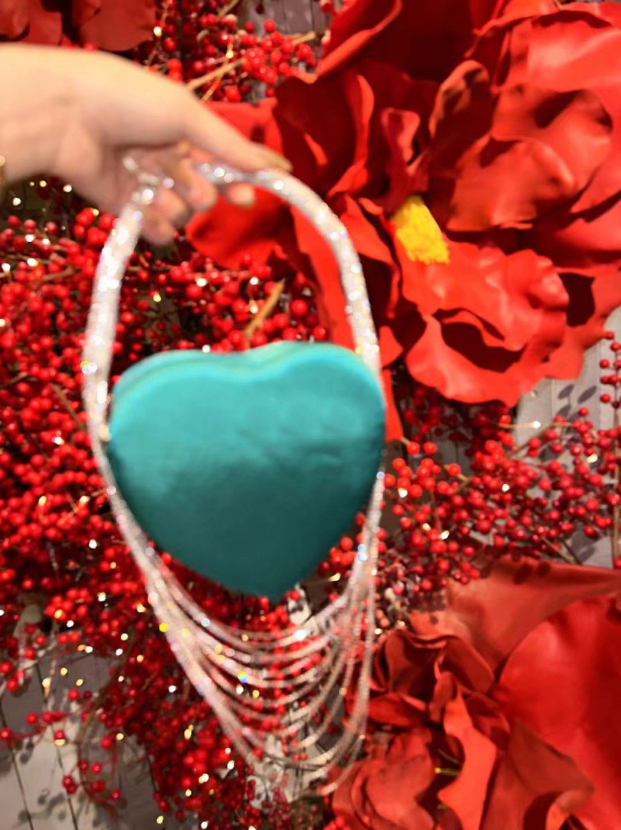 Sparkly Rhinestone Heart Fringe Bag - laseze