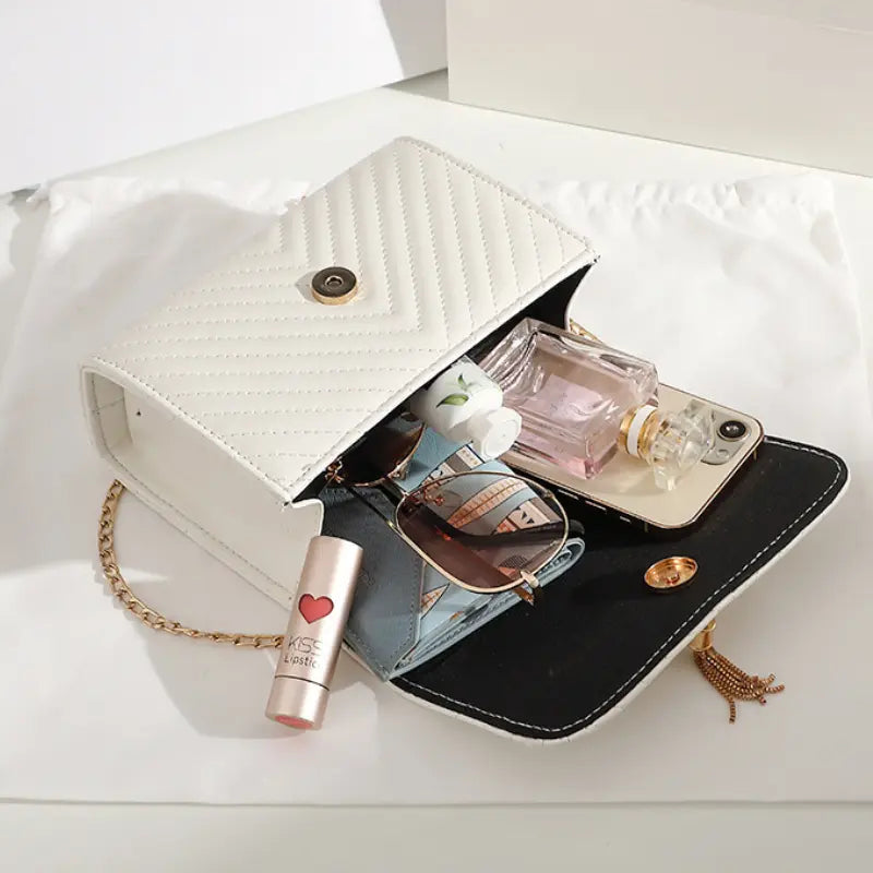 V-Fringed Chain Crossbody Bag voguety