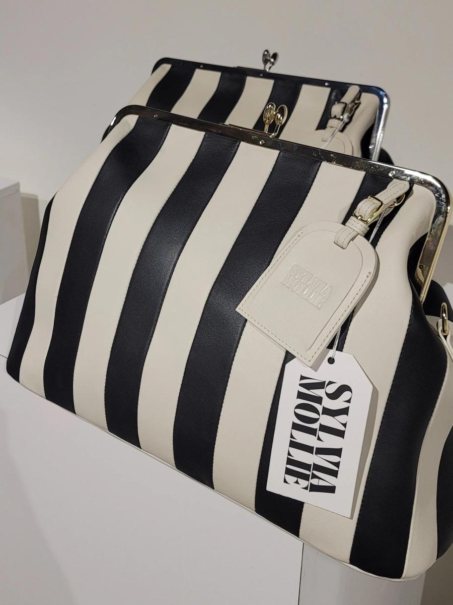 Leather Kisslock Frame Bag