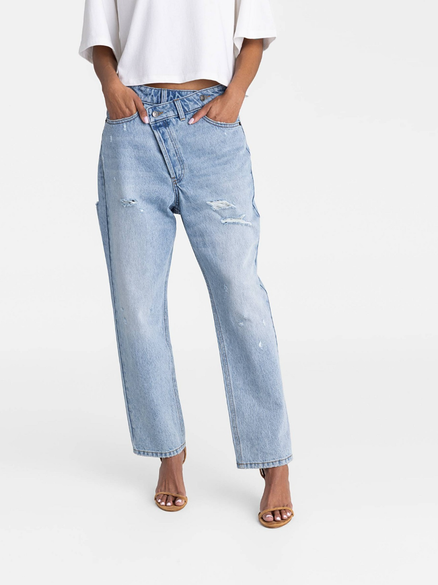 Women's Mid-Rise Tapered Leg 'The Dylan Jean' - Light Wash