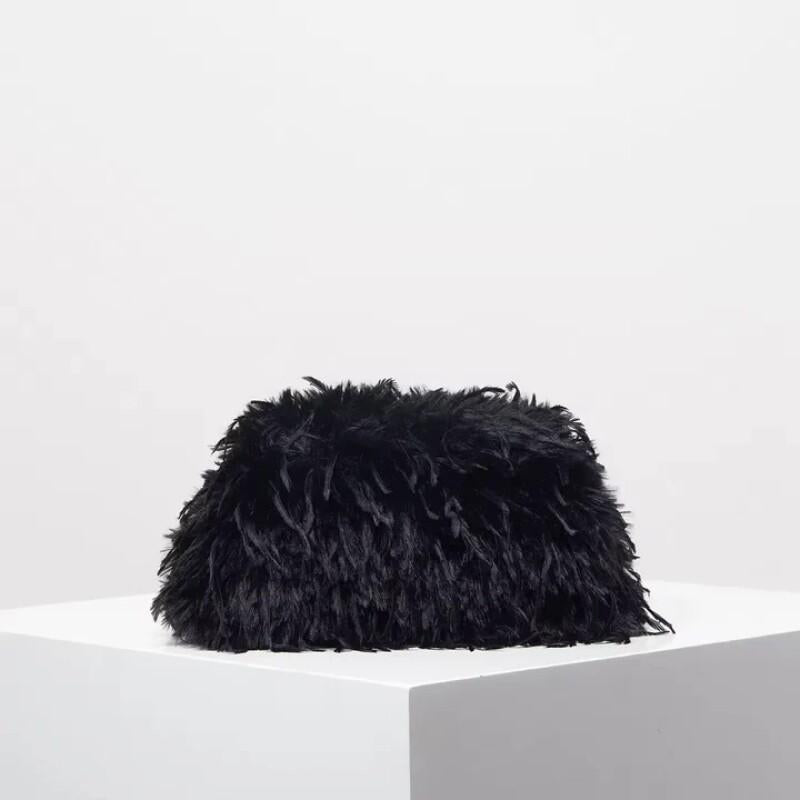 Feather Clutch Black laseze