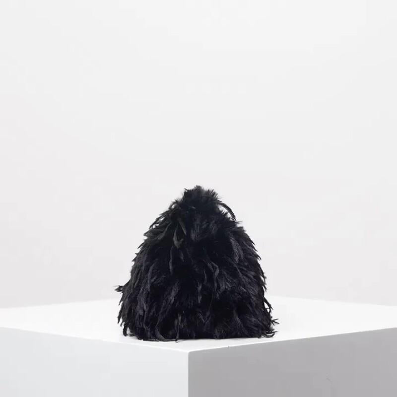 Feather Clutch Black laseze