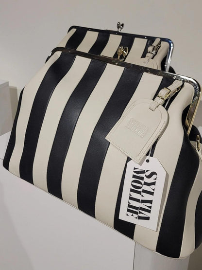 Leather Kisslock Frame Bag - laseze