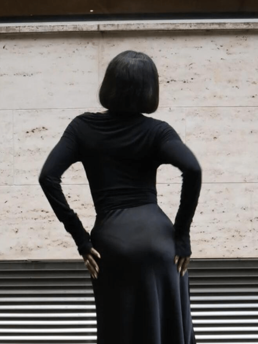 Sleek Black Fitted Top With One-Shoulder Detail laseze