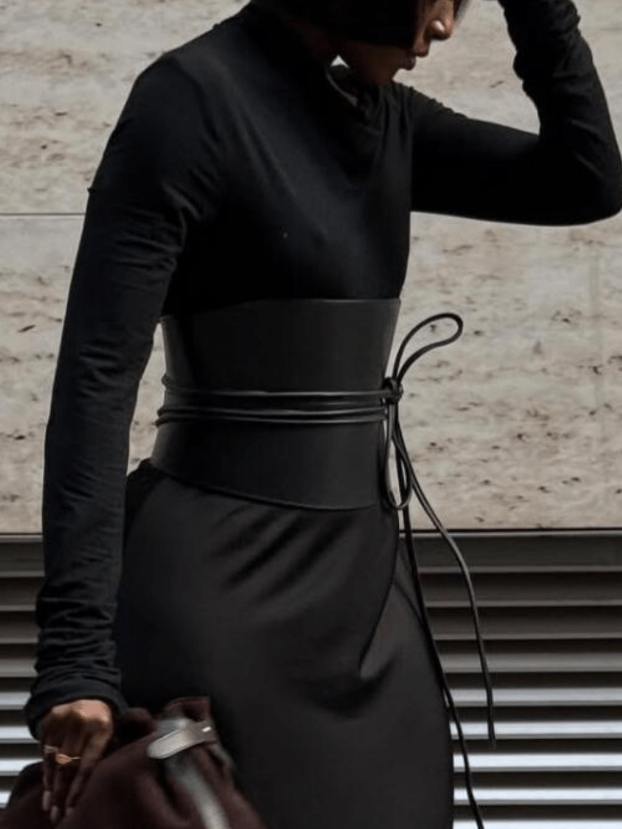 Sleek Black Fitted Top With One-Shoulder Detail laseze