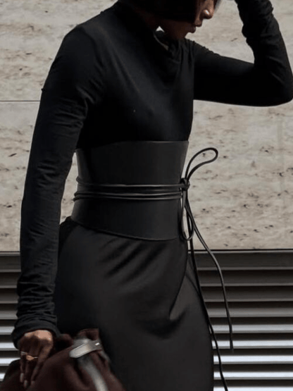 Sleek Black Fitted Top With One-Shoulder Detail laseze