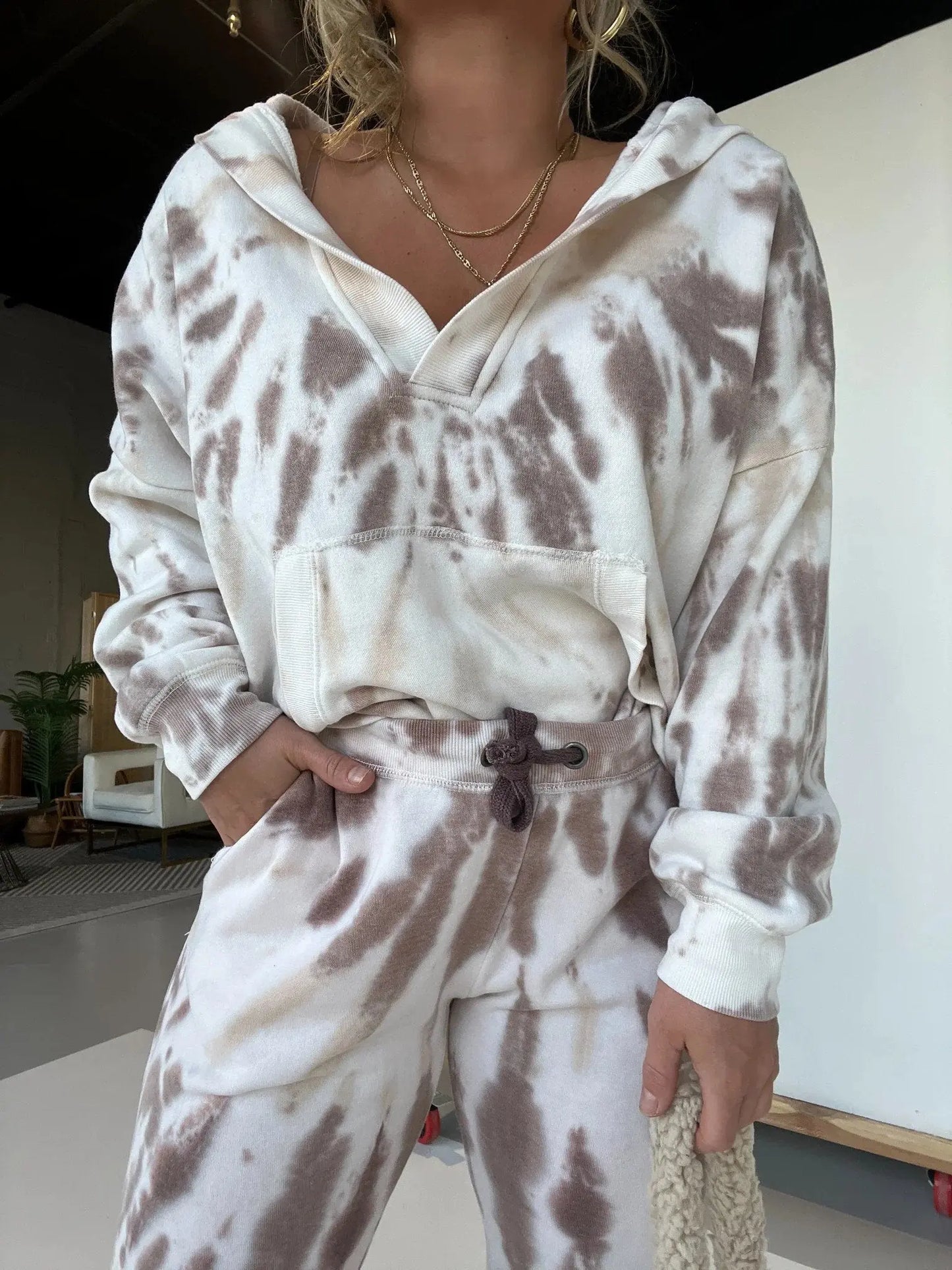 Tie-Dye Hoodie And Sweatpants Suit speciaic