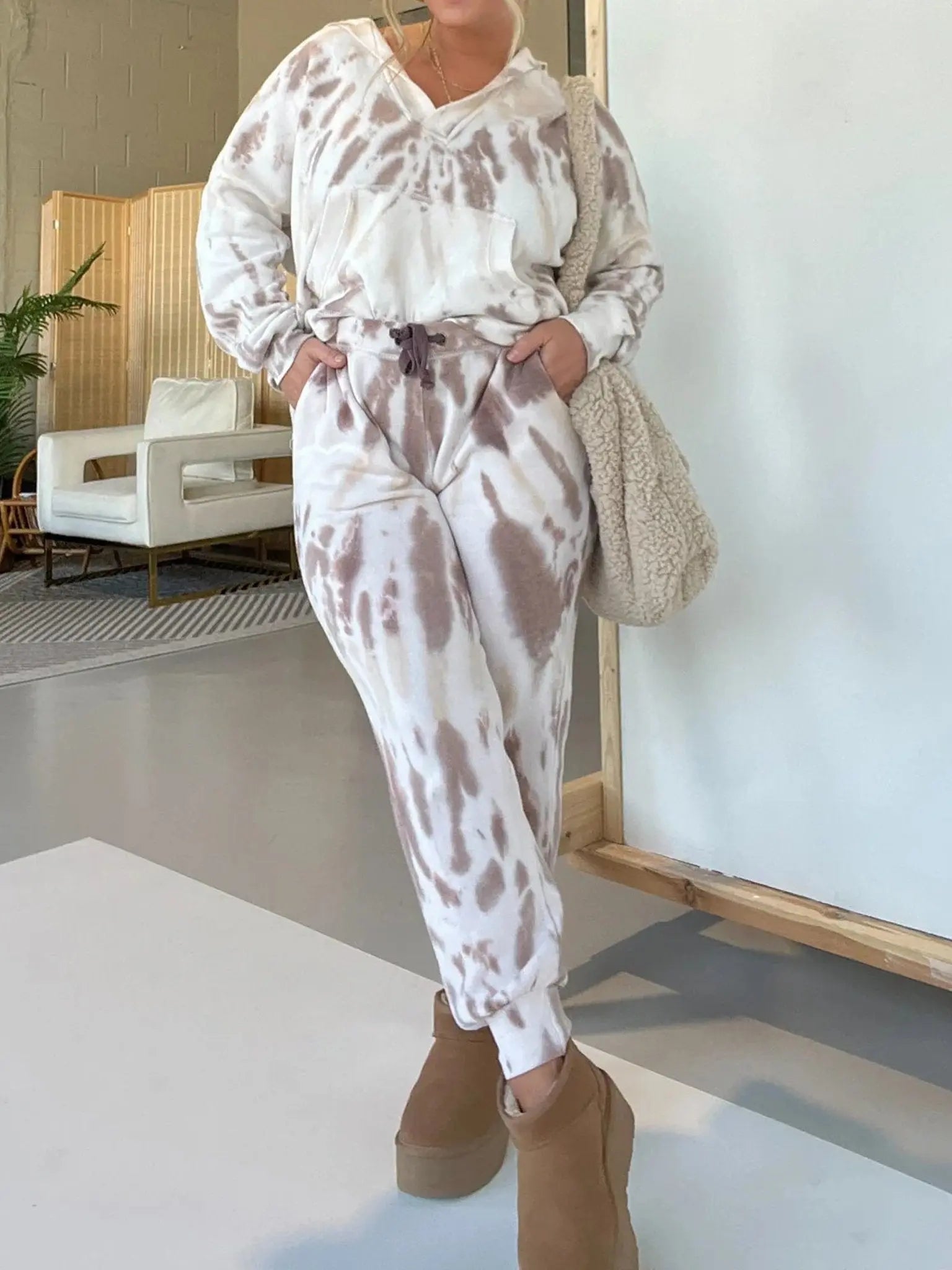 Tie-Dye Hoodie And Sweatpants Suit speciaic