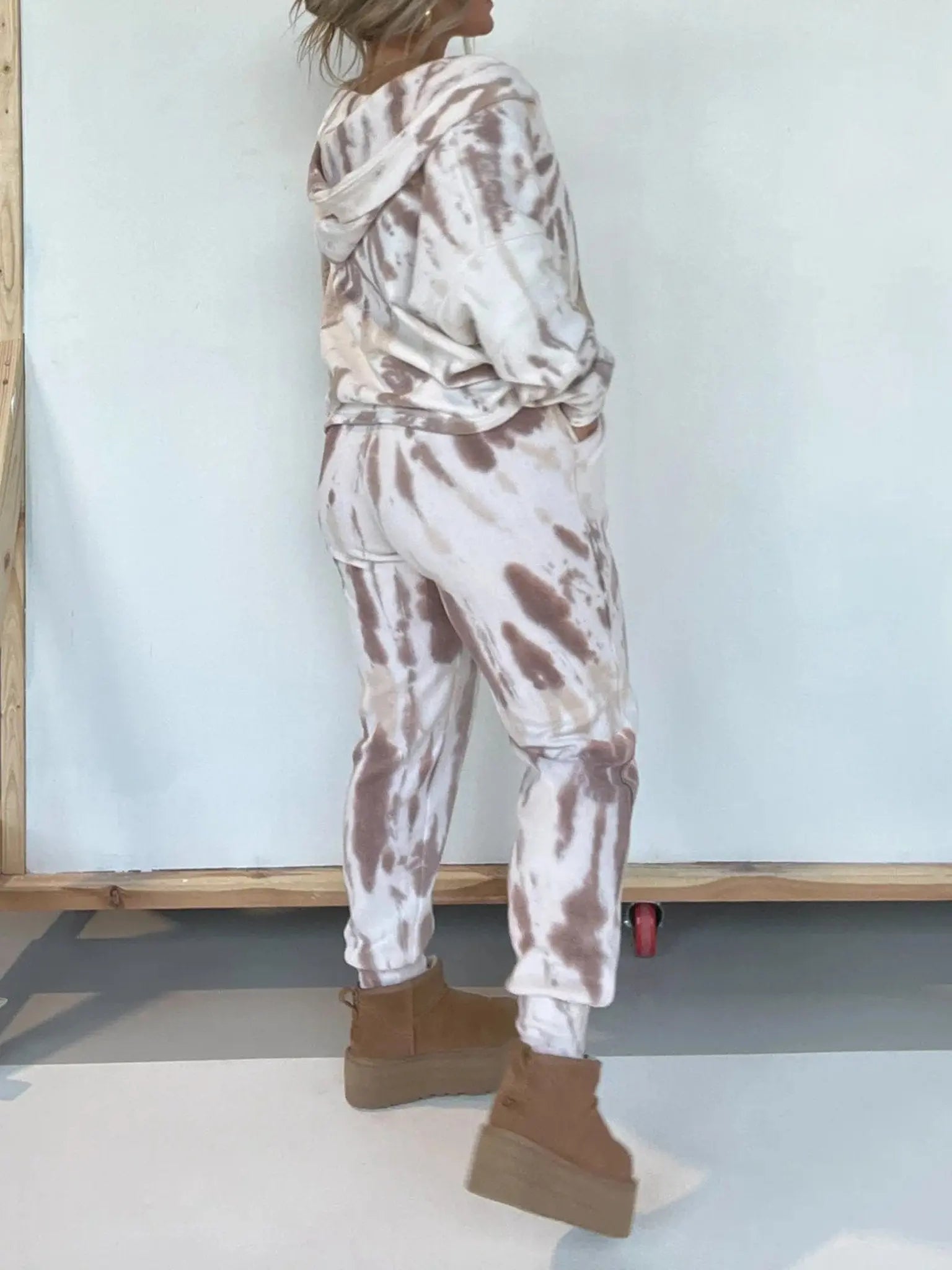 Tie-Dye Hoodie And Sweatpants Suit speciaic