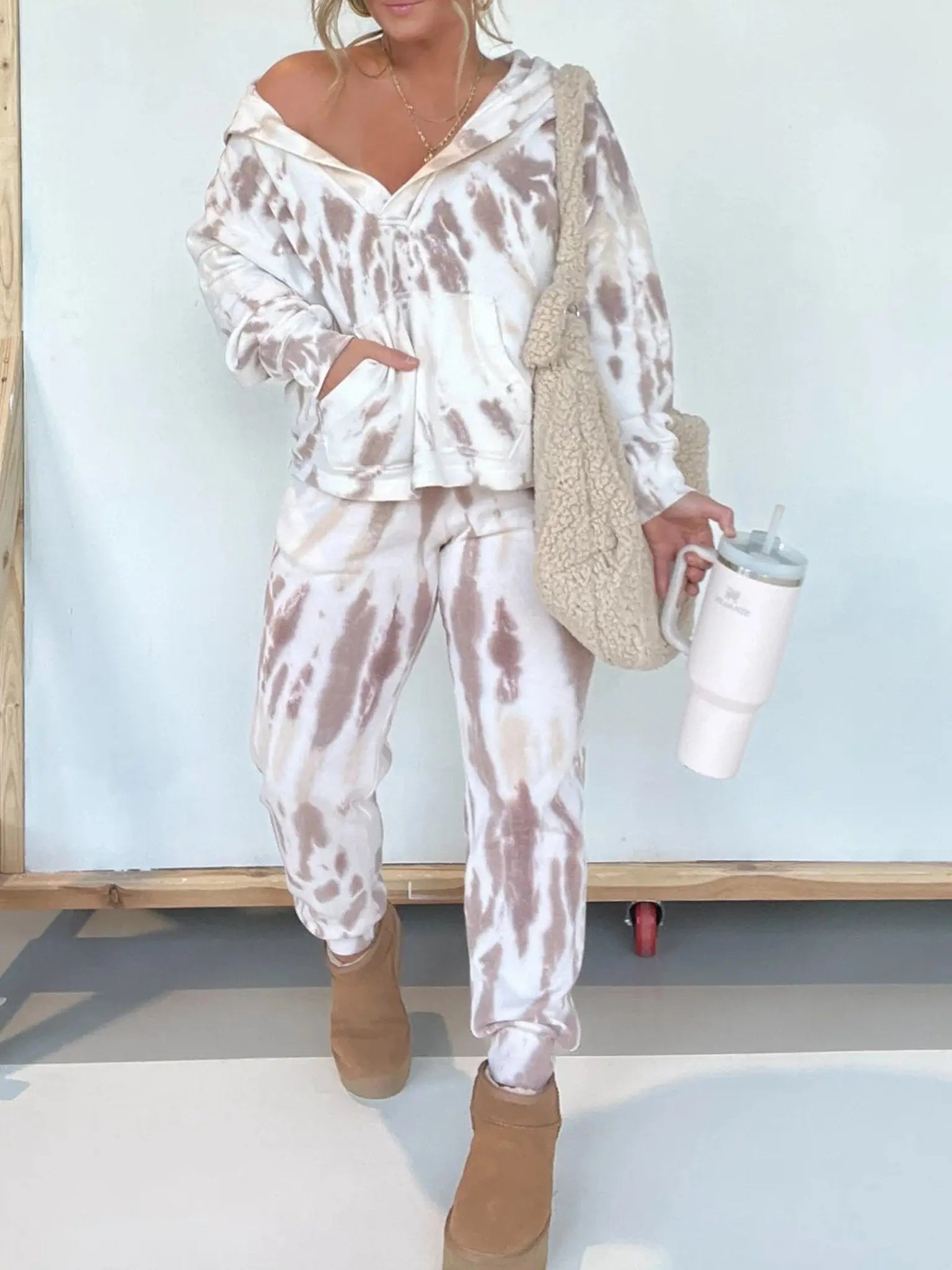 Tie-Dye Hoodie And Sweatpants Suit speciaic